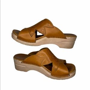 Dansko Brown Leather Chunky Sandal, Frog Print